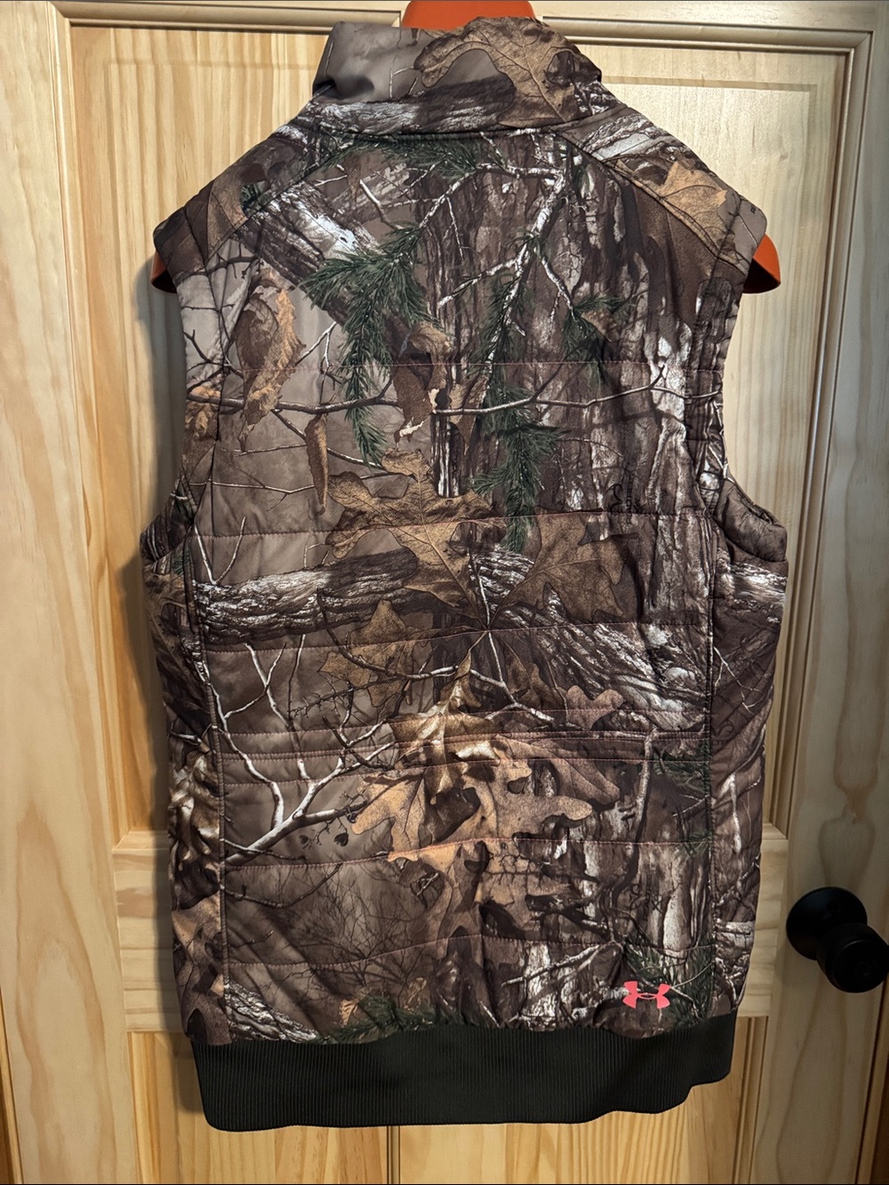 Under Armour Realtree Camo Quilted Vest with Pink Logo - Picture 2 of 4